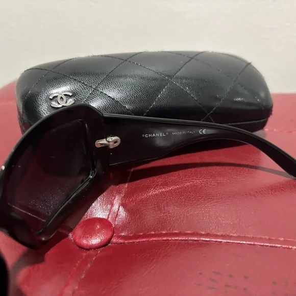 CHANEL Vintage Black Sunglasses Mother of Pearl - Picture 5 of 13